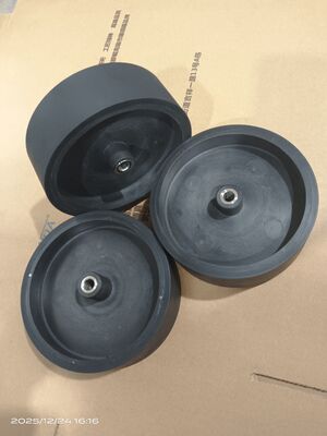 Εξοπλισμός εκπαίδευσης τένις Ελαστομερές τροχό κυλίνδρων με πολυουρεθάνιο καουτσούκ ελαφρύ βάρος πλαστικός πυρήνας για και ανθεκτικό